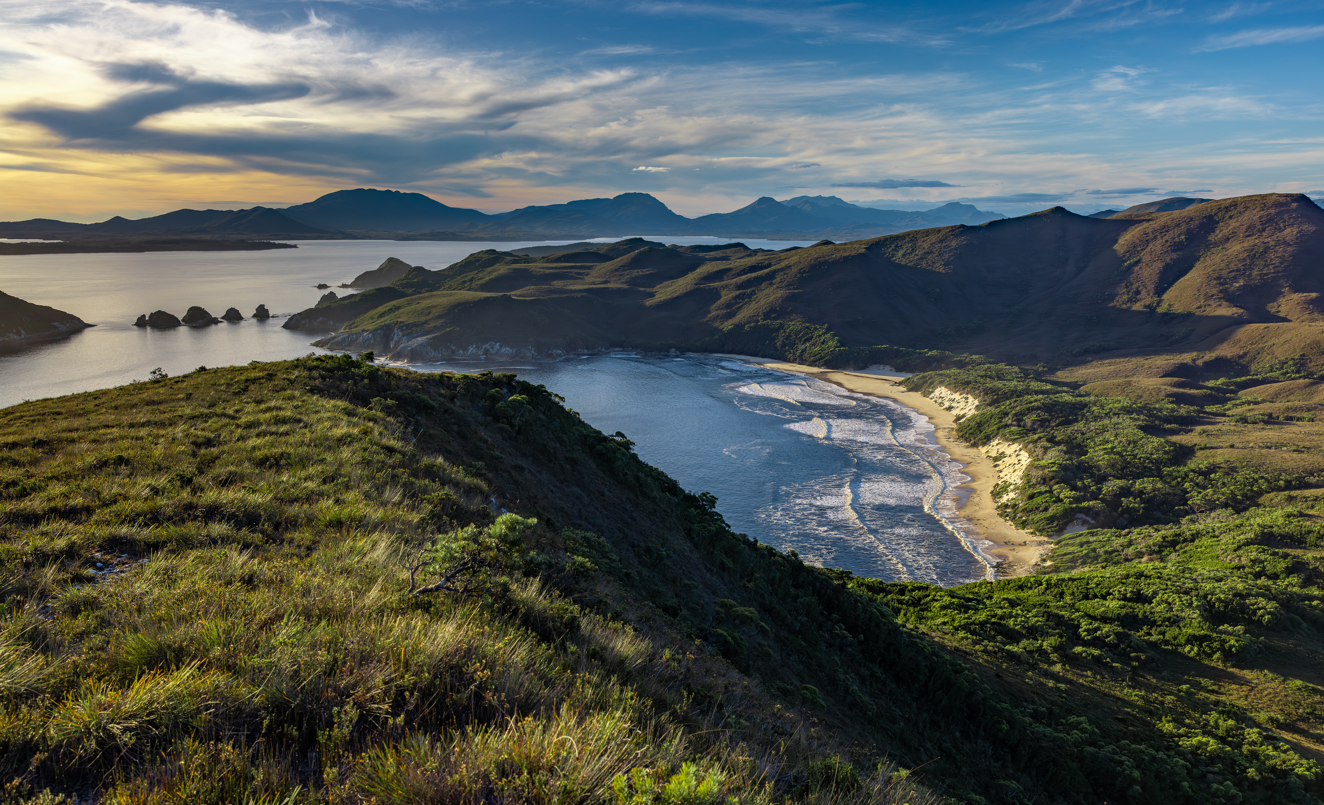 Toogelow Beach from Mt Milner. It’s always worth considering what highlight and shadow detail you can ‘bring back’ in post when you’re shooting. This is where it is important to use your histogram. Also, take your time and wait for the waves to be equidistant or breaking so that they show contrast. Canon R5, RF24-70mm f/2.8L IS USM lens @ 28mm. 1/640s @ f5.6, ISO 100.