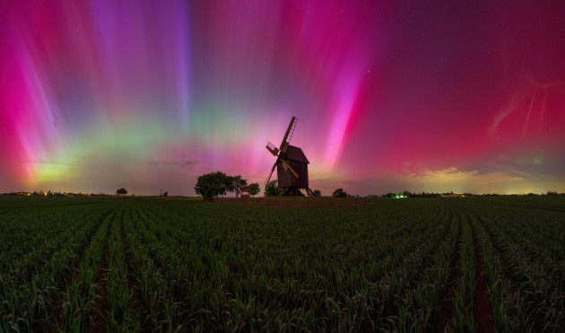 “Aurora Mill” – Tobias Thäle, Libenha, Germany.
This night will remain unforgettable. Between May 10th and 11th, a massive solar storm struck Earth with incredible force. It was triggered by a large sunspot area and an X-class solar flare (magnitude 1.0) accompanied by a full-halo coronal mass ejection (CME). A total of three CMEs reached Earth, interacting and amplifying each other.