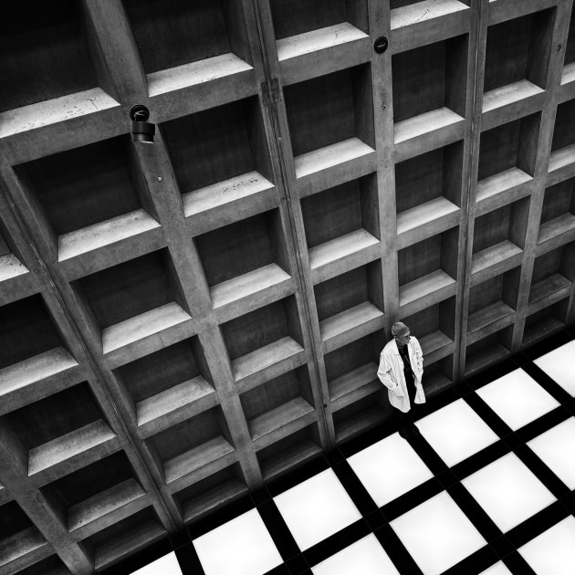 This scene was shot inside one of the exciting spaces inside the Museum of Old and New Art – MONA in Hobart. What caught my eye was the contrast between the heavy gray concrete walls and light white floor with black trim. In addition, I loved the contrast between the geometric shapes and the human element. The museum attendant wearing a white coat is essential for the person to stand out, as a duller gray would have disappeared into the background. Apple iPhone 15 Plus. 1/125s @ f1.6, ISO 40.