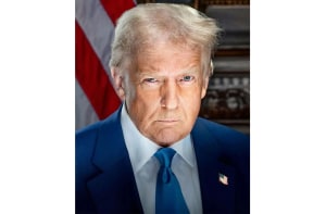 Video: Critiquing President Donald Trump's new 2025 portrait