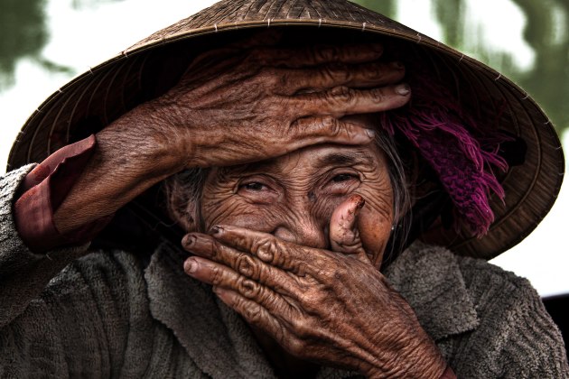 Réhahn’s 2011 image The Hidden Smile, depicts 74-year-old Madame Xong. Since the image was captured, her portraits have been added to the Women’s Museum in Hanoi in 2016, and she has appeared on more than 15 TV shows, with her image published around the world. Canon 50D, EF-S18-200mm f/3.5-5.6 IS lens @ 50mm. 1/80s @ f5, ISO 125.
