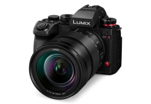 Panasonic announces 44MP hybrid Lumix S1RII 